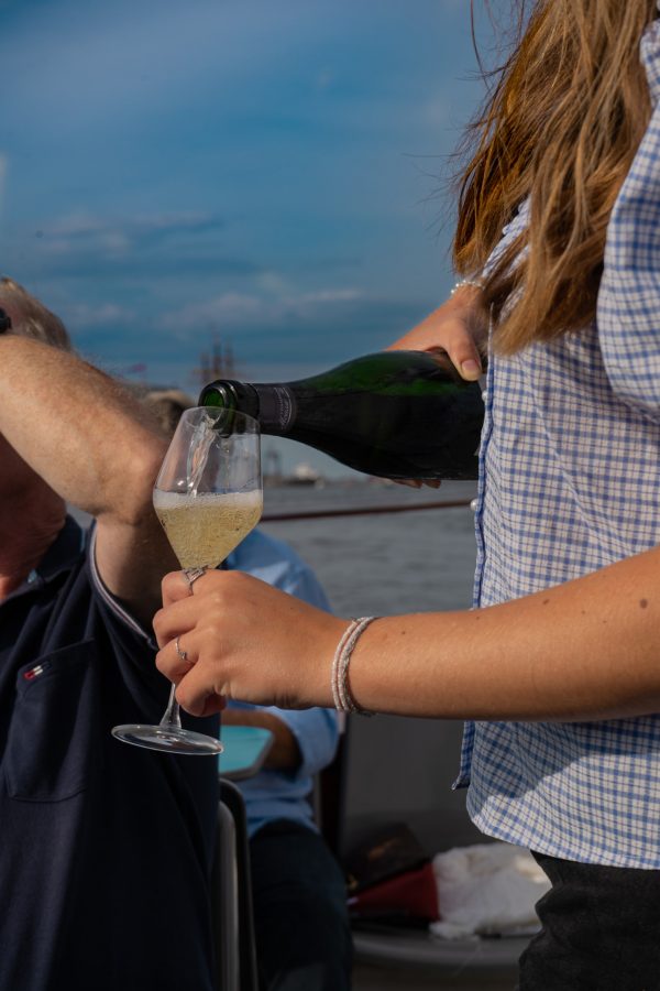 skænker, champagne, CHampagnecruise